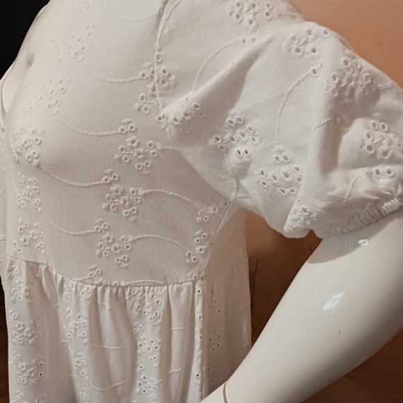 ASOS Design broderie white eyelet v neck smock dress - Picture 4 of 7